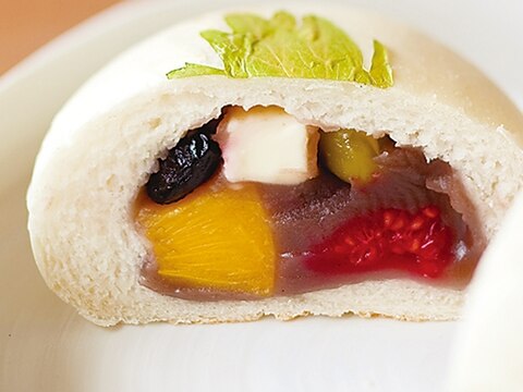 あんみつ入りの菓子パン?フルーツチーズあんぱん